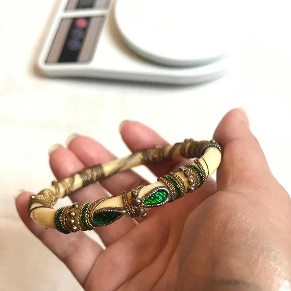 Beautiful green stone bracelet - Picture 1 of 4